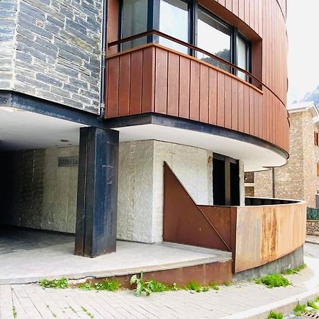 Mikka Devesa Apartment Incles Bagian luar foto