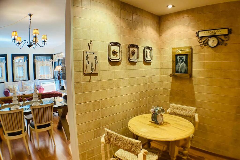 Mikka Devesa Apartment Incles Bagian luar foto