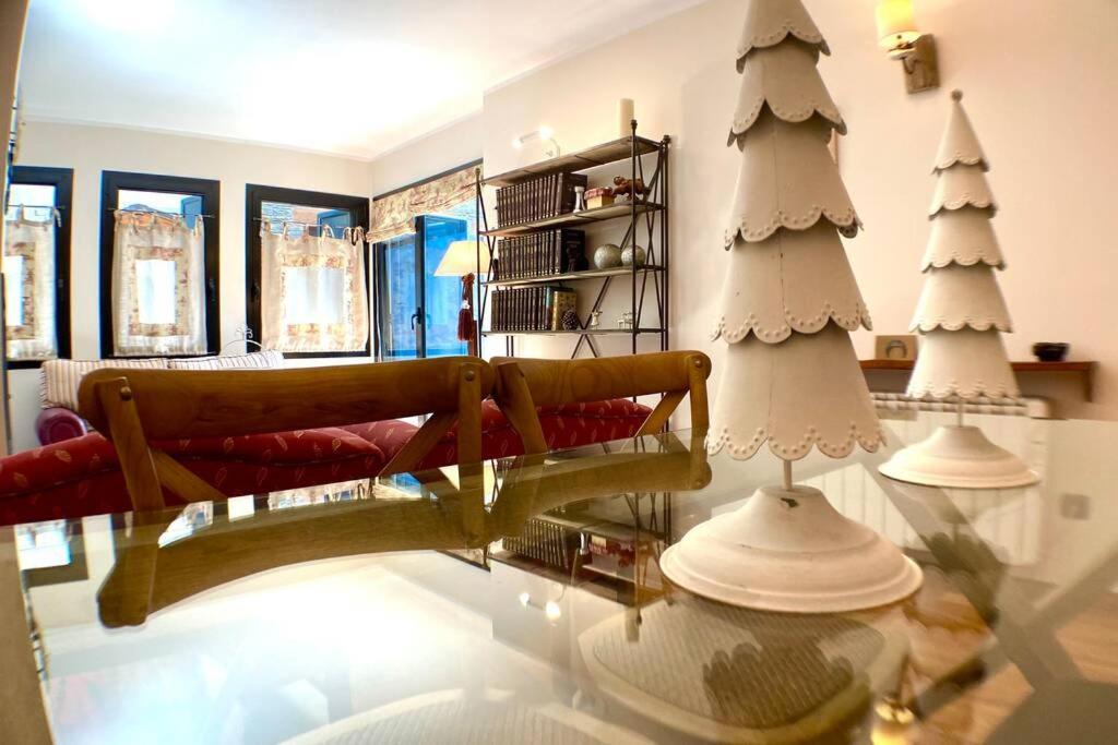 Mikka Devesa Apartment Incles Bagian luar foto