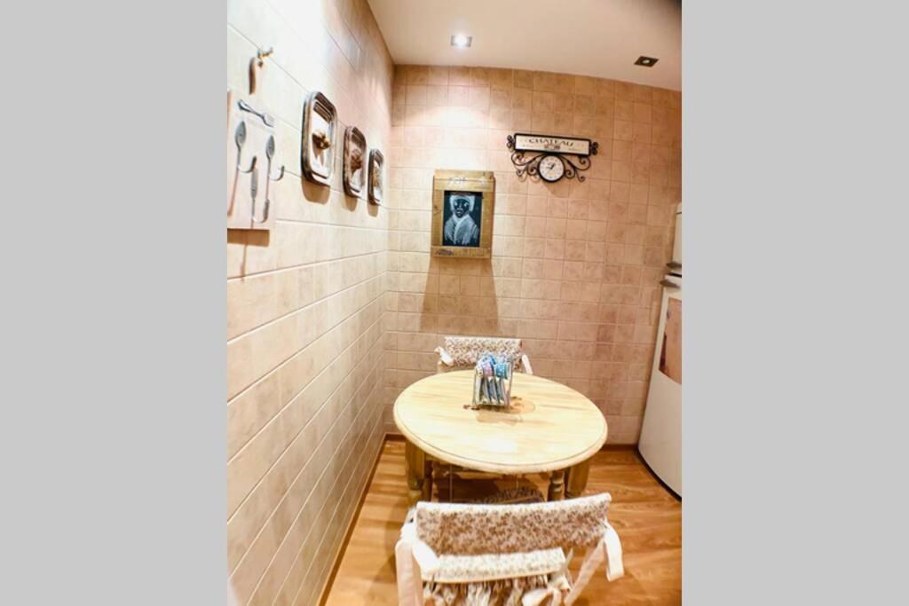 Mikka Devesa Apartment Incles Bagian luar foto