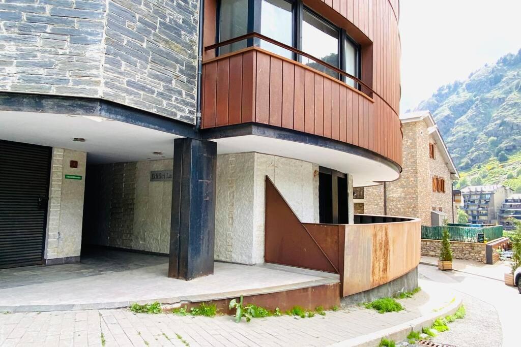 Mikka Devesa Apartment Incles Bagian luar foto