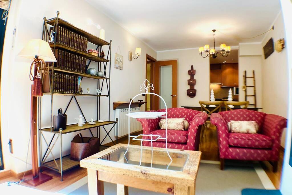 Mikka Devesa Apartment Incles Bagian luar foto