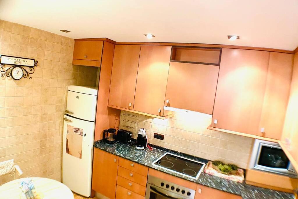 Mikka Devesa Apartment Incles Bagian luar foto