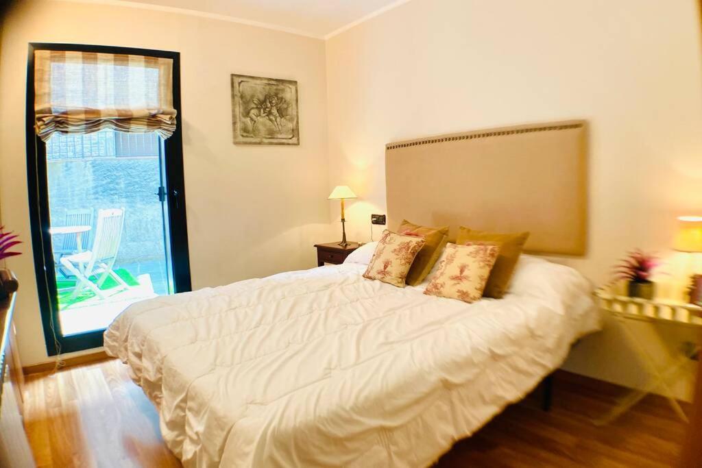 Mikka Devesa Apartment Incles Bagian luar foto